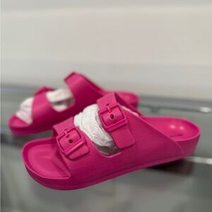 Prettylittle Thing Bright Pink Wide Fit Rubber Buckle Footbed Slides NEW